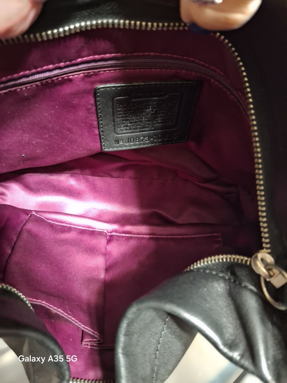 Coach Carly Classic Black Leather Hobo Shoulder Bag - Timeless Everyday Style - Picture 11 of 16